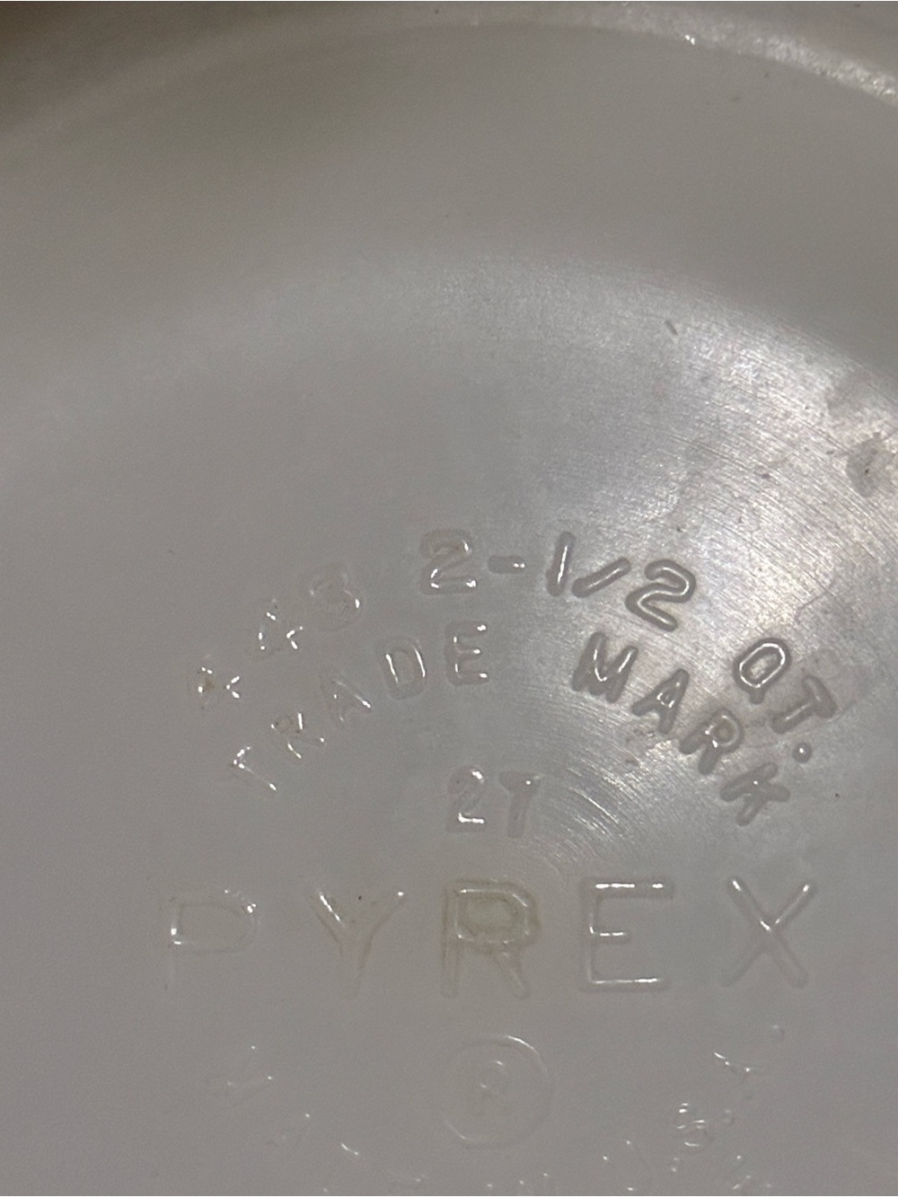 Vintage Pyrex Early American “Cinderella” White Milk Bowl Overware 2.5 Qt #443 - Picture 4 of 9